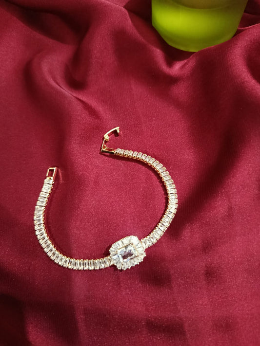 Elegant Vintage Style Square Cut Golden-Tone 1ct Moissanite Bracelet