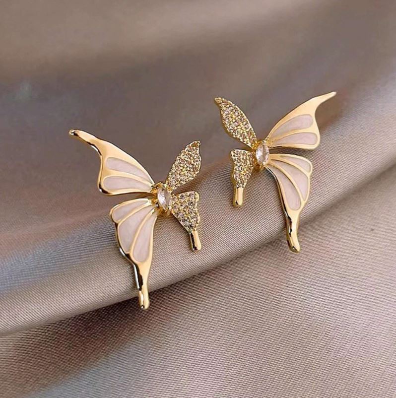 Exquisite Asymmetrical Butterfly Stud Earrings – Light Luxury & Timeless Elegance