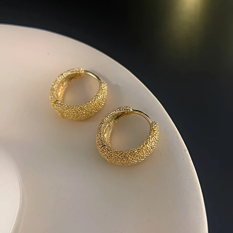 1 Pair Elegant Frosted Hoop Earrings for Women – Golden-Tone Alloy with Sparkling Texture