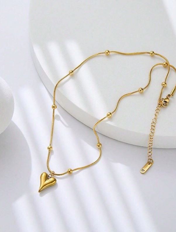 Heart Charm Stainless Steel Necklace – Timeless & Romantic Elegance