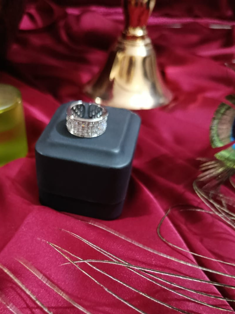 Elegant 925 Silver Adjustable Band Ring with Sparkling Zirconia Finish