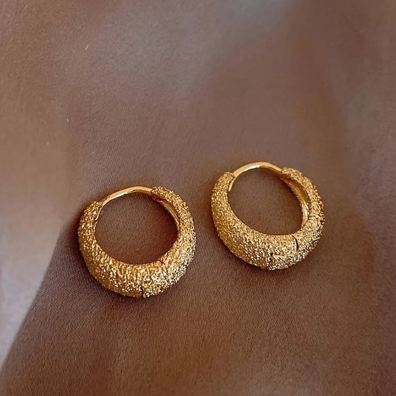 1 Pair Elegant Frosted Hoop Earrings for Women – Golden-Tone Alloy with Sparkling Texture