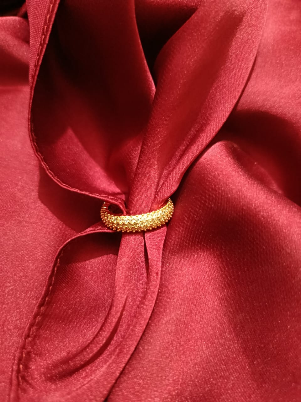 Elegant and Modern Spiral Zirconia Band