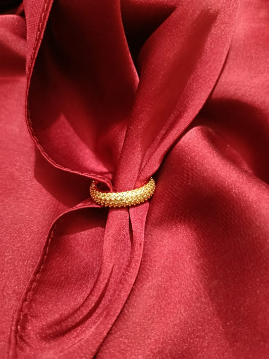 Elegant and Modern Spiral Zirconia Band