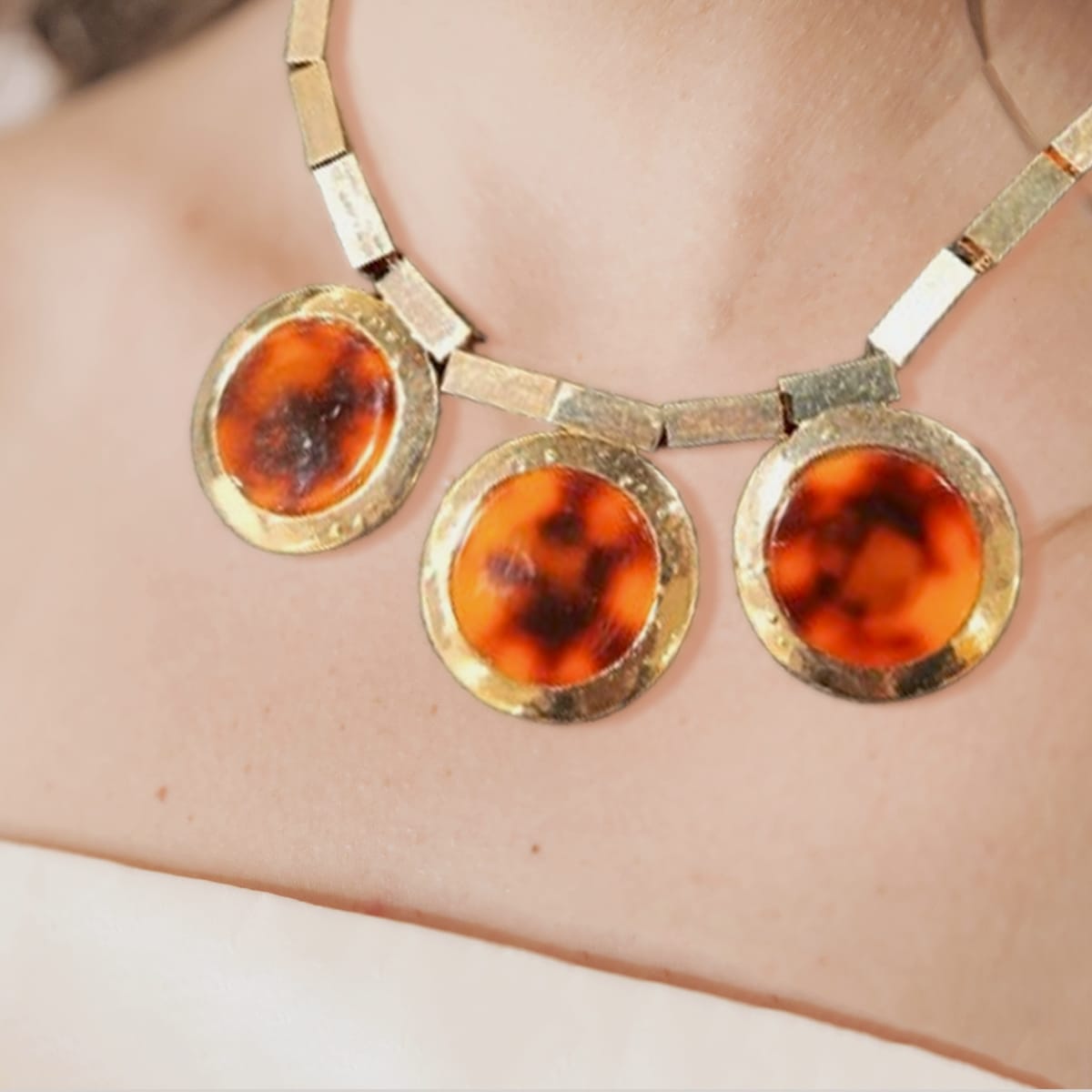 Bold Aura Retro Necklace