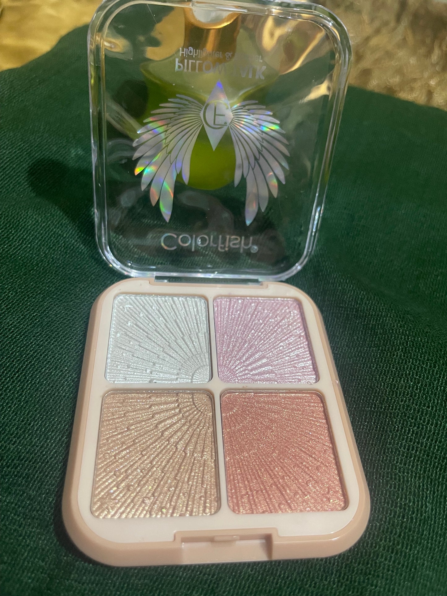 4-in-1 Compact Highlighter & Blush Palette – Glow, Sculpt & Shine