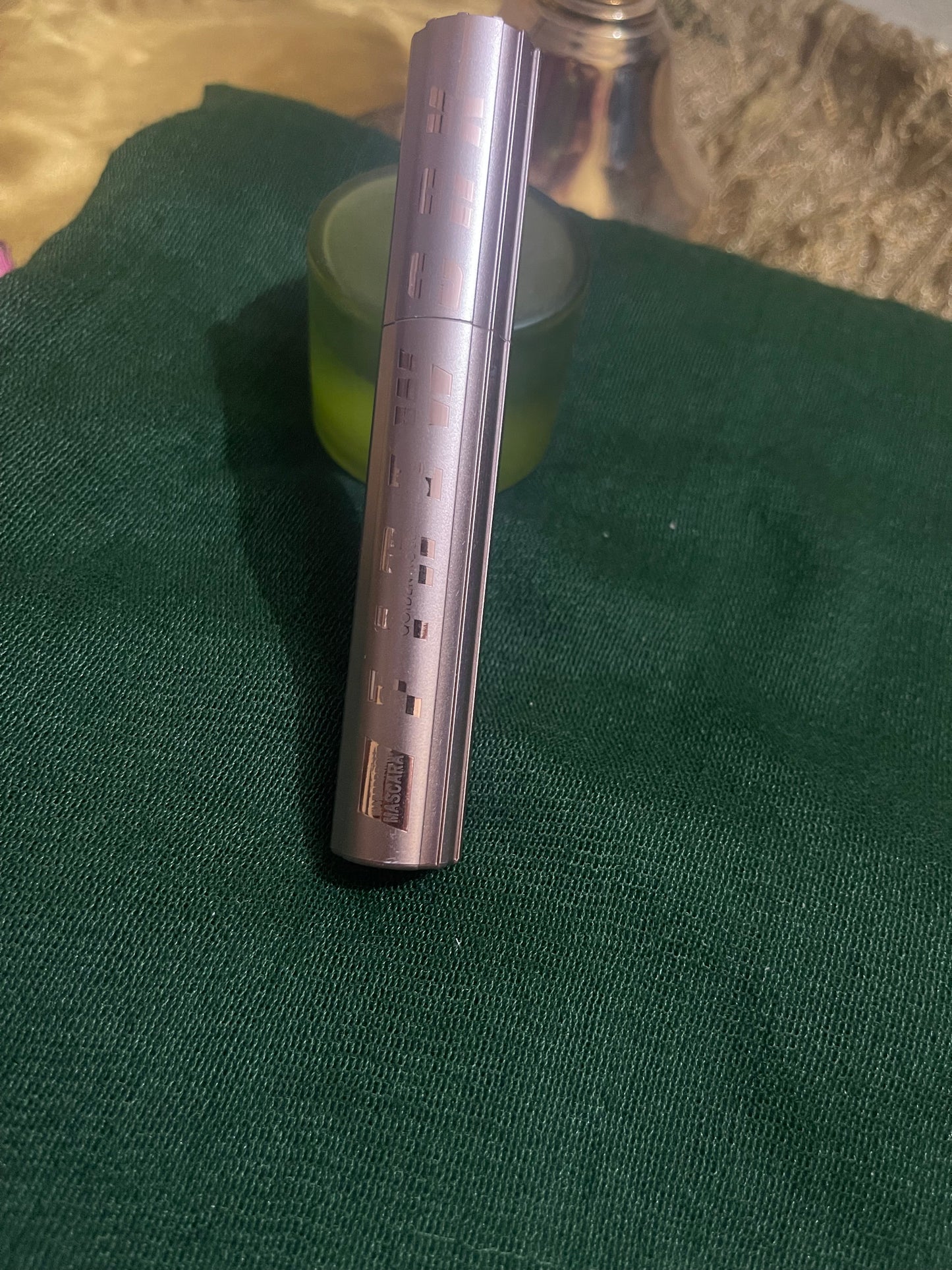 Extreme Volumizing Mascara – Waterproof & Long-Lasting