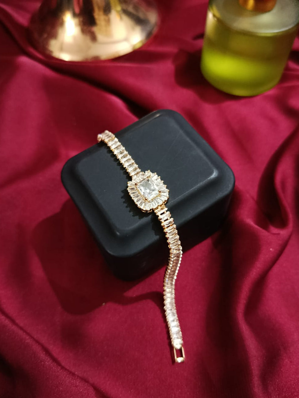 Elegant Vintage Style Square Cut Golden-Tone 1ct Moissanite Bracelet