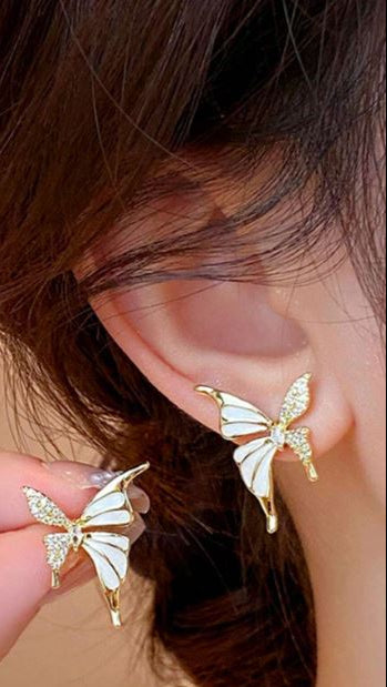 Exquisite Asymmetrical Butterfly Stud Earrings – Light Luxury & Timeless Elegance
