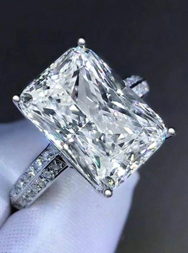 Classical Cubic Zirconia Ring – Timeless Elegance, Endless Sparkle