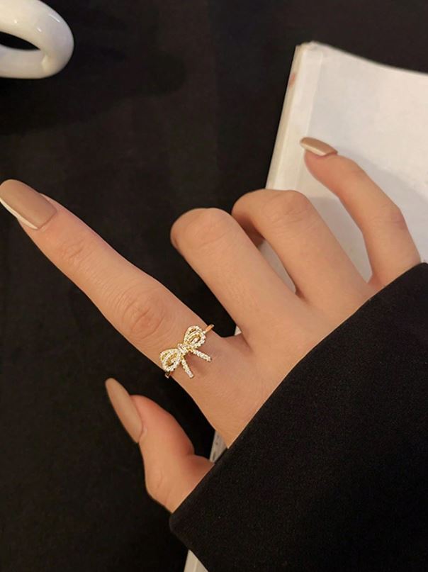 Fashionable Personalized Bowknot Ring – Sweet & Sparkling Elegance