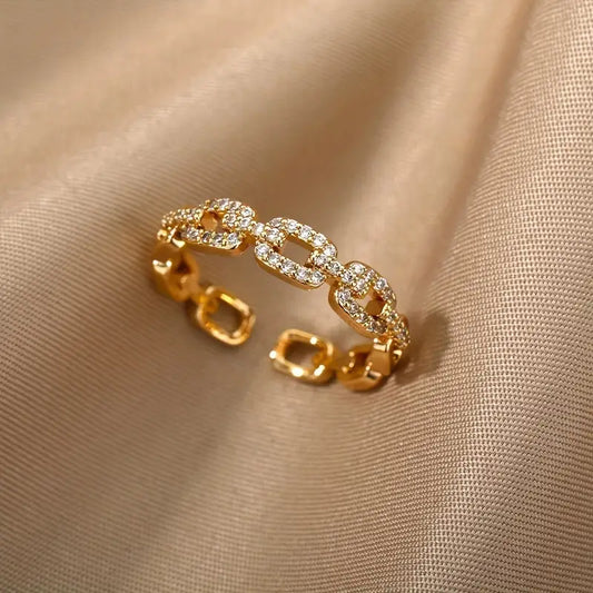 Chic Chain-Link Copper Ring with Cubic Zirconia – Everyday Elegance for Women A Copper Material Ring With Cubic Zirconia Inlay, Suitable For Daily Wear And Parties For Women.