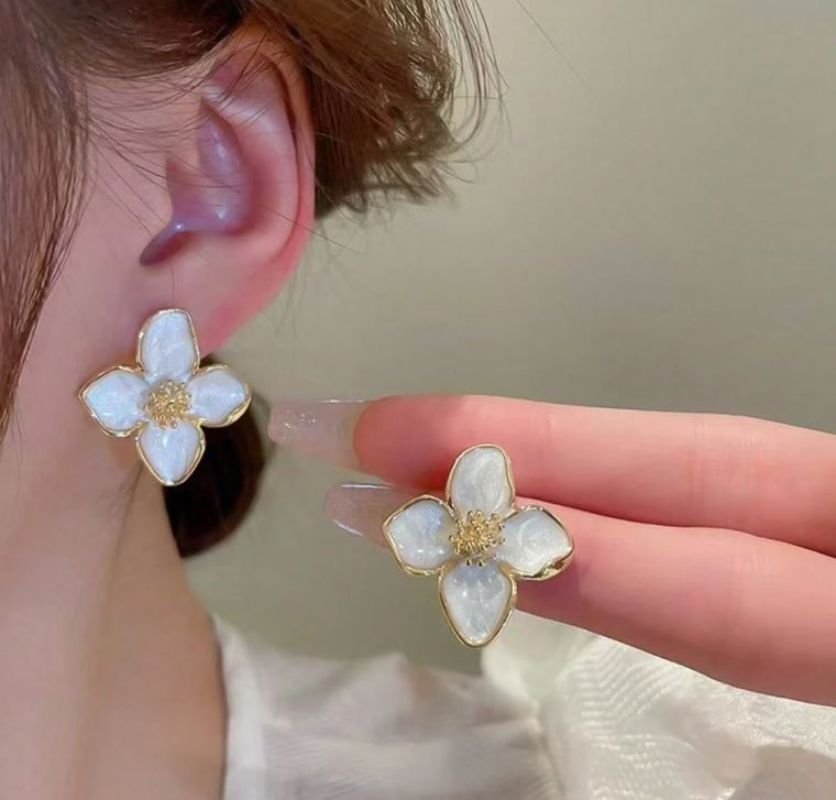 Fashionable Hibiscus Red Flower Stud Earrings – French Retro Charm