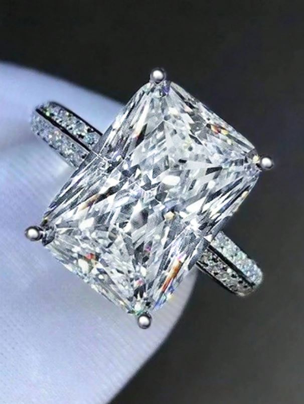 Classical Cubic Zirconia Ring – Timeless Elegance, Endless Sparkle