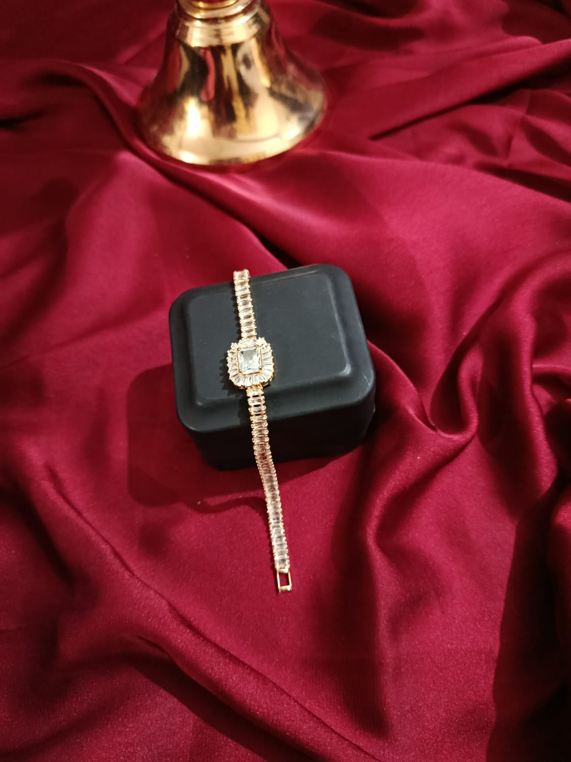 Elegant Vintage Style Square Cut Golden-Tone 1ct Moissanite Bracelet