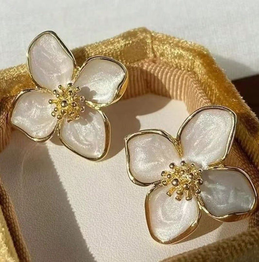 Fashionable Hibiscus Red Flower Stud Earrings – French Retro Charm