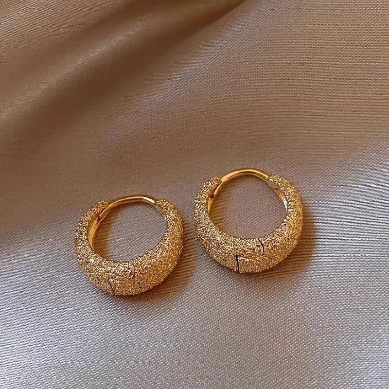 1 Pair Elegant Frosted Hoop Earrings for Women – Golden-Tone Alloy with Sparkling Texture