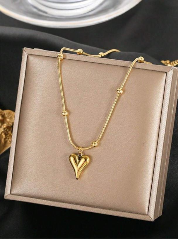 Heart Charm Stainless Steel Necklace – Timeless & Romantic Elegance