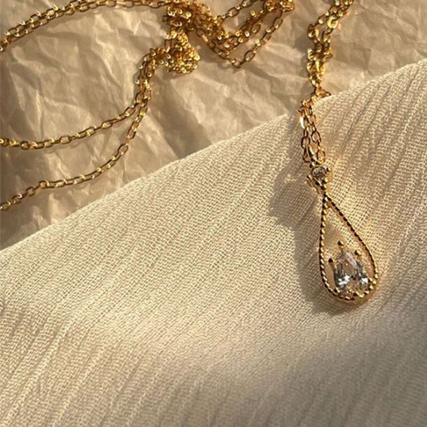 French Style Water Drop Pendant Rhinestone Decor Clavicle Chain Necklace