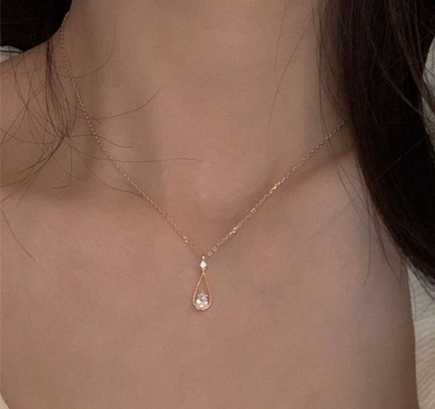 French Style Water Drop Pendant Rhinestone Decor Clavicle Chain Necklace