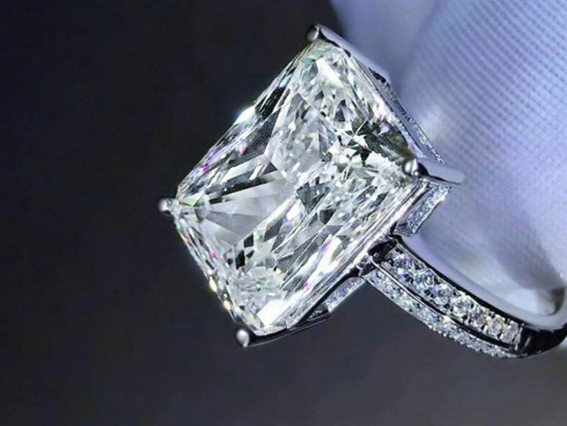Classical Cubic Zirconia Ring – Timeless Elegance, Endless Sparkle