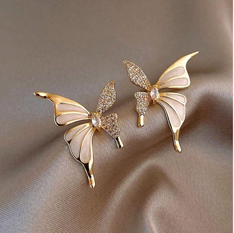 Exquisite Asymmetrical Butterfly Stud Earrings – Light Luxury & Timeless Elegance