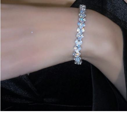 High-End Love & Diamond Decoration Shiny Bracelet
