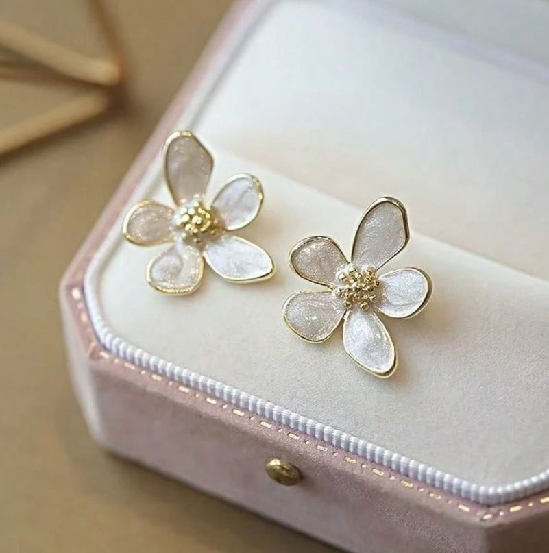 Fashionable Hibiscus Red Flower Stud Earrings – French Retro Charm